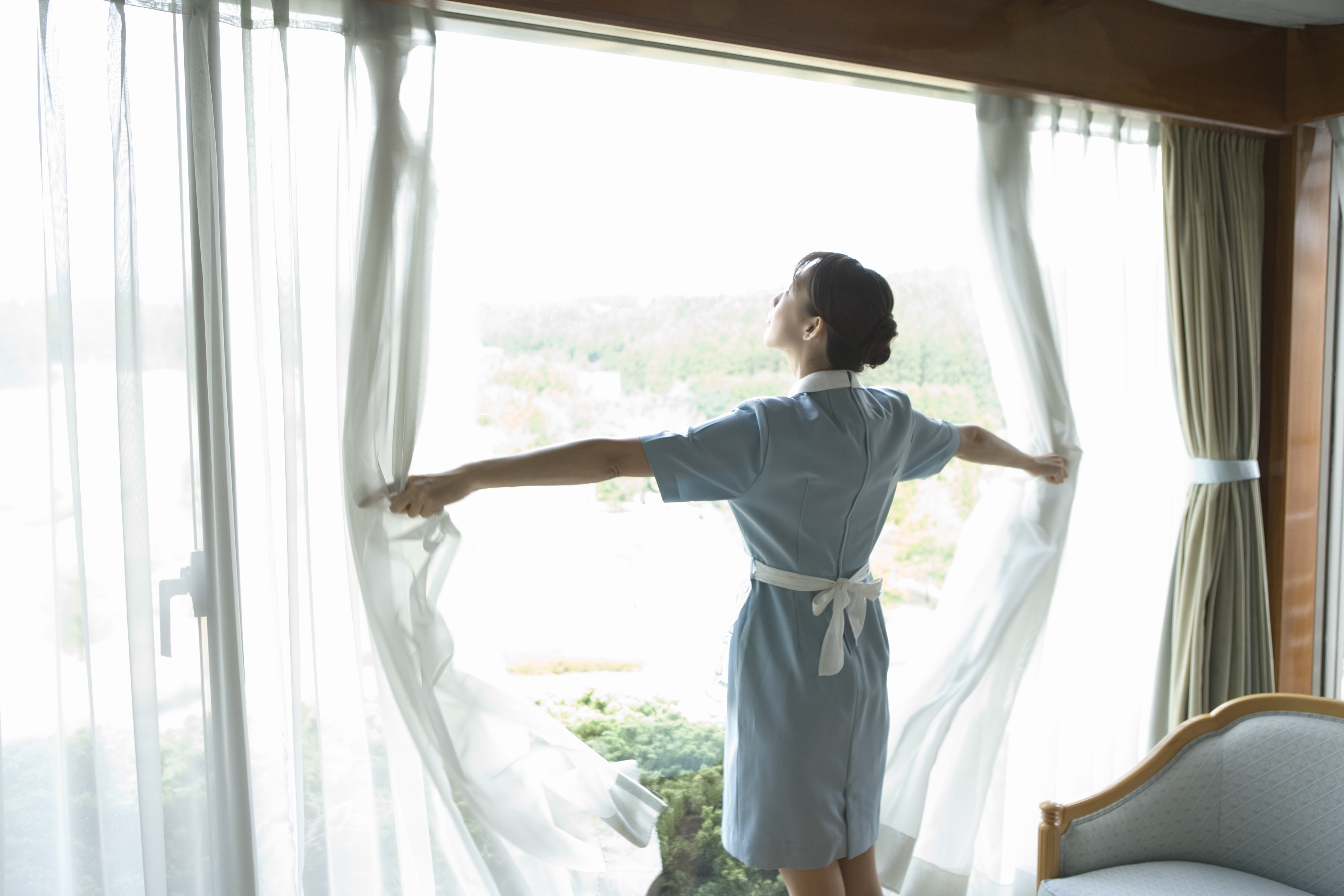 井筒ホテル京都河原町三条（本館）の契約社員 宿泊予約 客室清掃 フロントスタッフの求人情報イメージ4